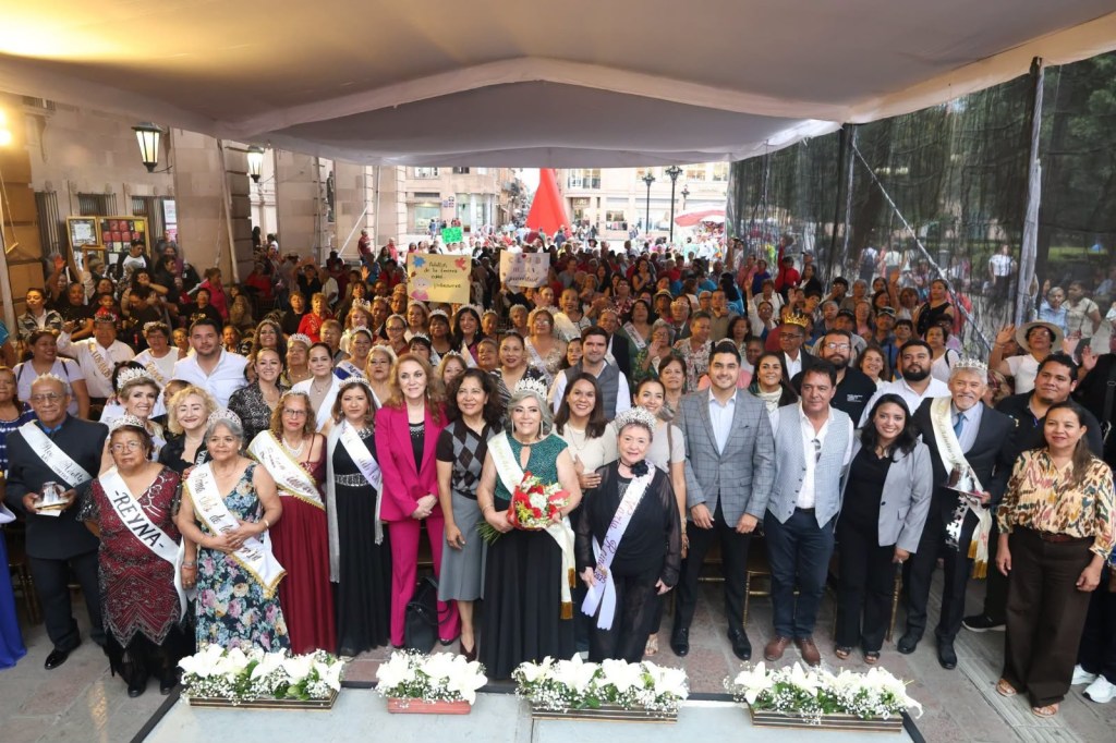 DIF Municipal coronó al Rey y Reina de Adultos Mayores&nbsp;2026-2027