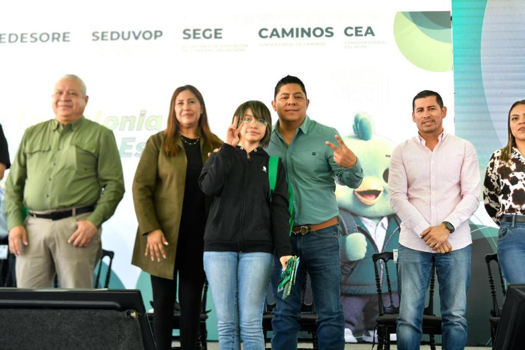 RICARDO GALLARDO ENCHULA LAS JULIAS CON MEJORES CALLES, SERVICIOS Y APOYOS&nbsp;ESCOLARES