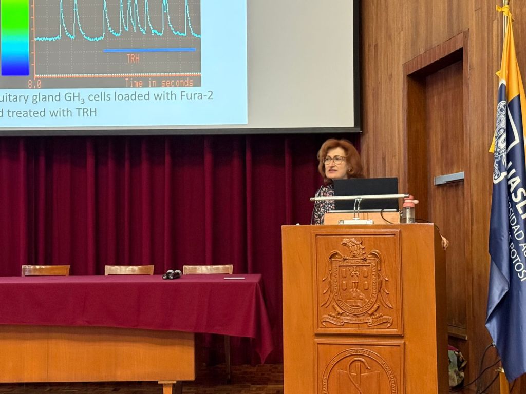Investigadora de la Universidad de Valladolid destaca preparación internacional de estudiantes de Medicina de la&nbsp;UASLP