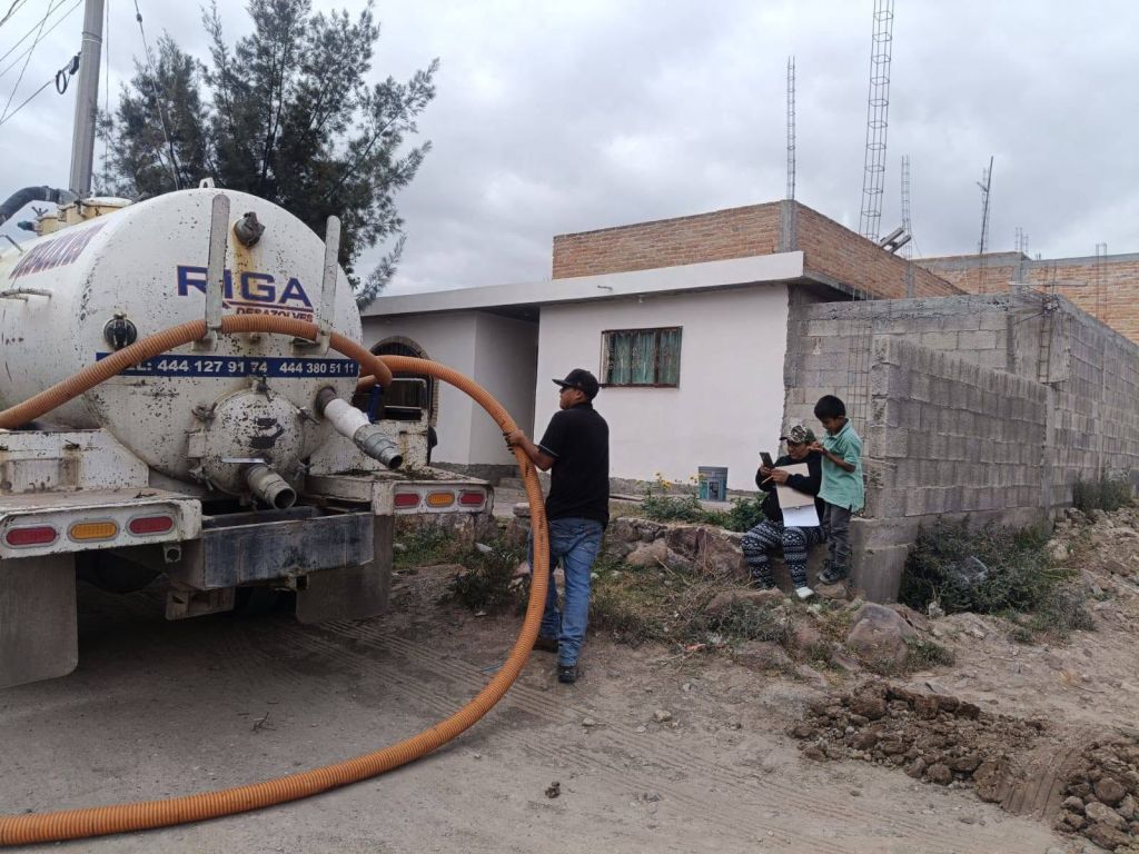Da mantenimiento Dirección Municipal de Agua a fosas sépticas en distintos puntos de la&nbsp;Capital