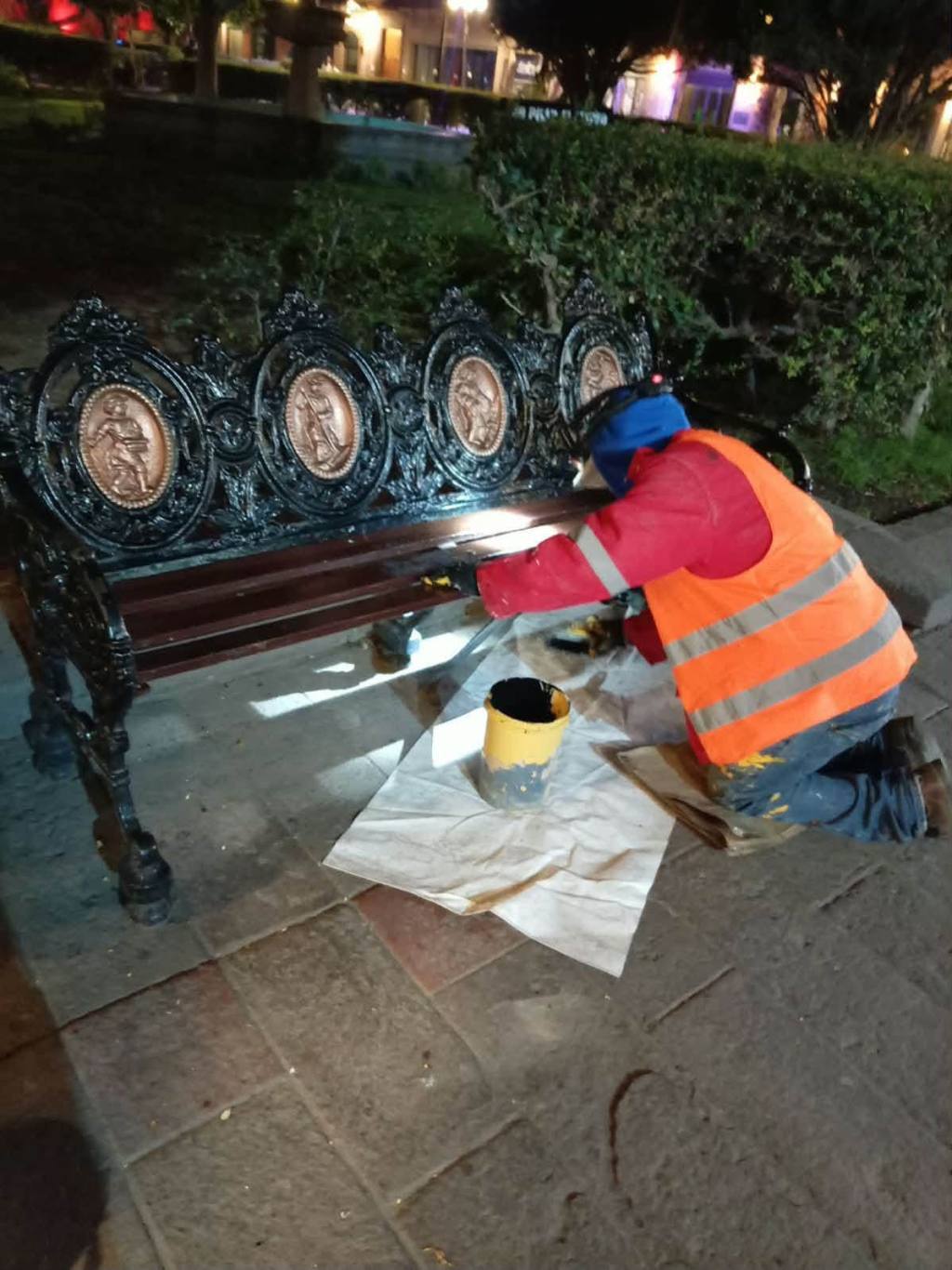 Gobierno de la Capital mantiene en excelentes condiciones la Plaza de Armas