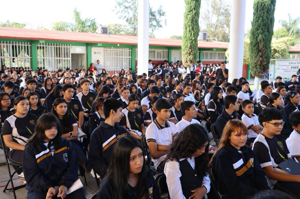 MÁS DE 350 JÓVENES DE RIOVERDE RECIBEN BENEFICIOS CON TARJETA&nbsp;JOVEN