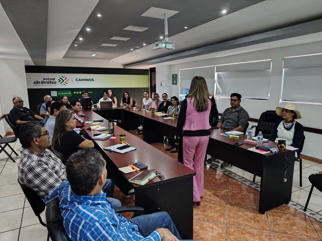 GOBIERNO DEL CAMBIO CAPACITA A PERSONAL PARA BRINDAR UN SERVICIO DE&nbsp;CALIDAD