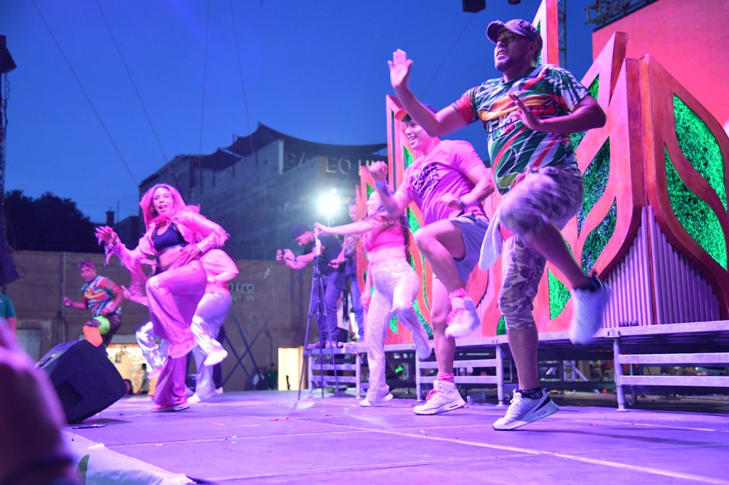 ZUMBANDA VOL. 4 LLENA DE ENERGÍA Y MOVIMIENTO LA PLAZA PRINCIPAL DE SOLEDAD