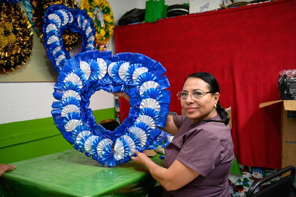 SOLEDAD PROMUEVE SUS TRADICIONES CON TALLER GRATUITO DE CORONAS DE DÍA DE MUERTOS