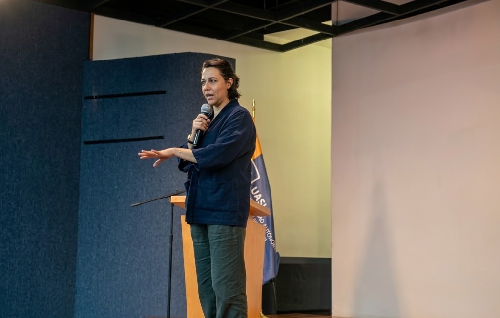 Del cine al algoritmo: experta aborda en la FCC UASLP los retos de la nueva producción audiovisual