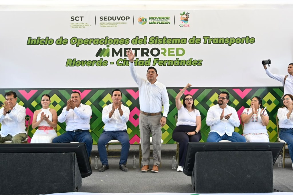 EL GOBERNADOR RICARDO GALLARDO INICIA OPERACIÓN DE REDMETRO RIOVERDE-CD.&nbsp;FERNÁNDEZ