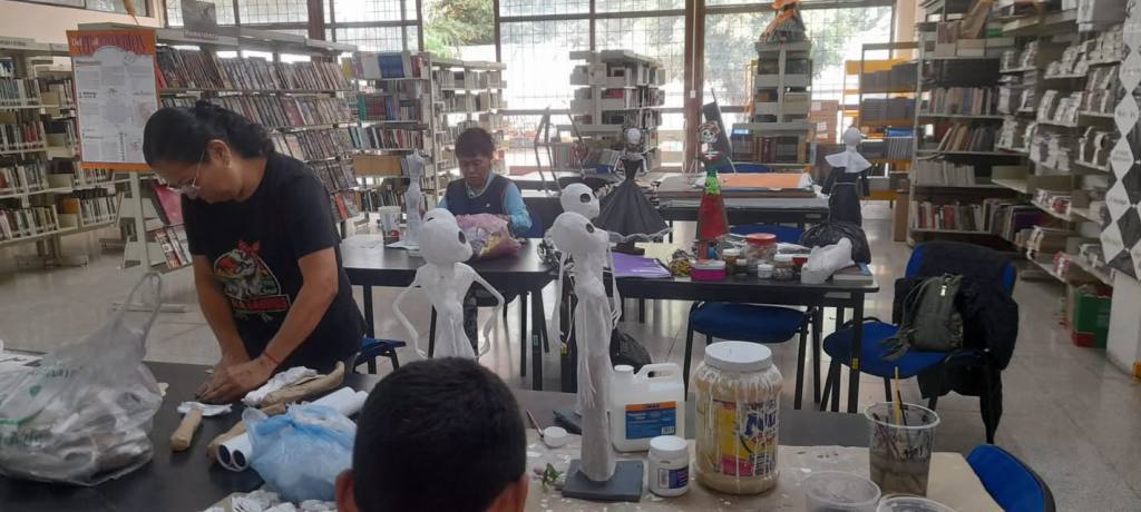 Inicia Taller gratuito para elaborar Calaveras en la biblioteca municipal que está en la Alameda