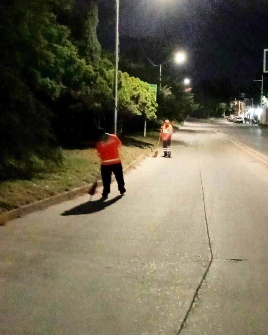 Gobierno de la Capìtal realiza limpieza nocturna mejora condiciones del puente de 5 de&nbsp;Mayo