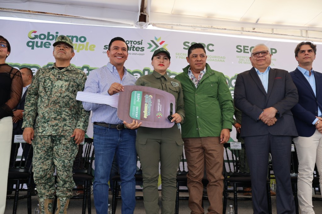 GOBERNADOR RICARDO GALLARDO ENTREGA 42 NUEVAS PATRULLAS A LA GUARDIA CIVIL ESTATAL.