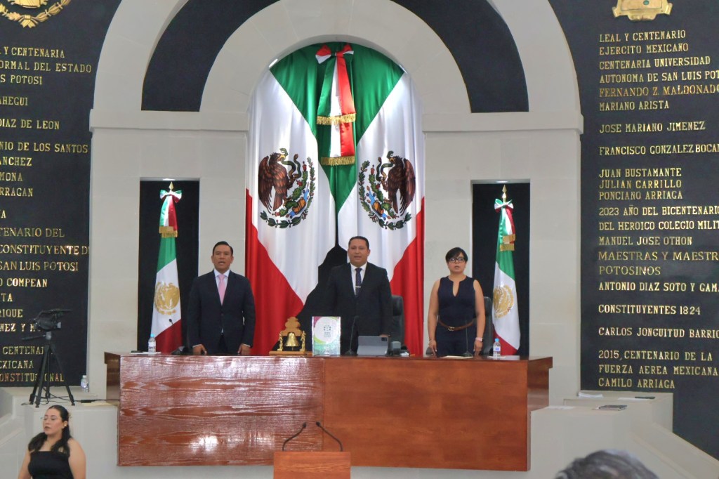 SECRETARIO DE GOBIERNO J. GUADALUPE TORRES SÁNCHEZ ENTREGA EL QUINTO INFORME DE GOBIERNO AL CONGRESO DEL ESTADO DE SLP.