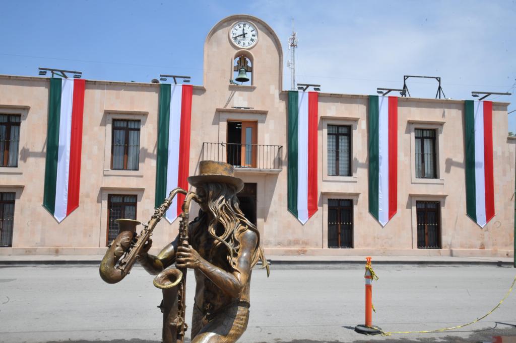 GOBIERNO DE SOLEDAD VISTE DE TRICOLOR EL PALACIO MUNICIPAL CON MOTIVO DEL MES&nbsp;PATRIO