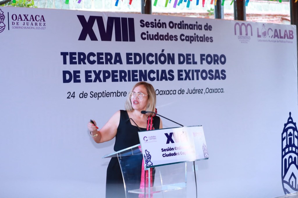 Presentan programa “Con Nosotras” en Foro de Experiencias Exitosas, realizado en Oaxaca