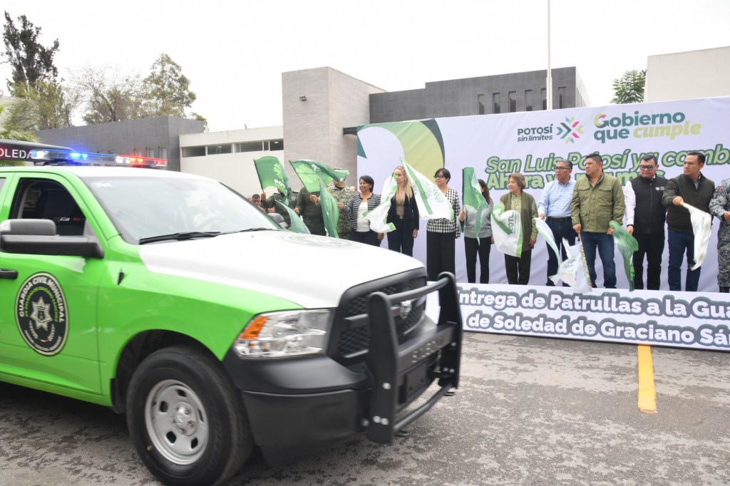RICARDO GALLARDO Y JUAN MANUEL NAVARRO ENTREGAN PARQUE VEHICULAR QUE FORTALECE LA GUARDIA CIVIL DE SOLEDAD