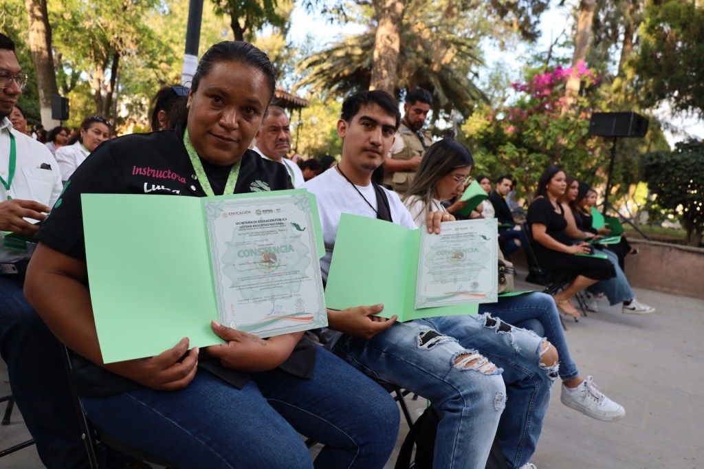 CONSTANCIAS DEL ICAT RESPALDAN CAPACITACIÓN PARA EMPLEO Y AUTOEMPLEO