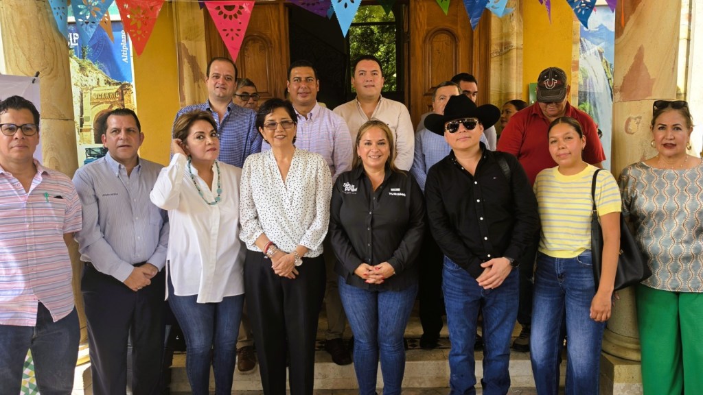 ARTESANOS HUASTECOS AMPLÍAN ESPACIOS DE VENTA CON RAÍCES HUASTECAS
