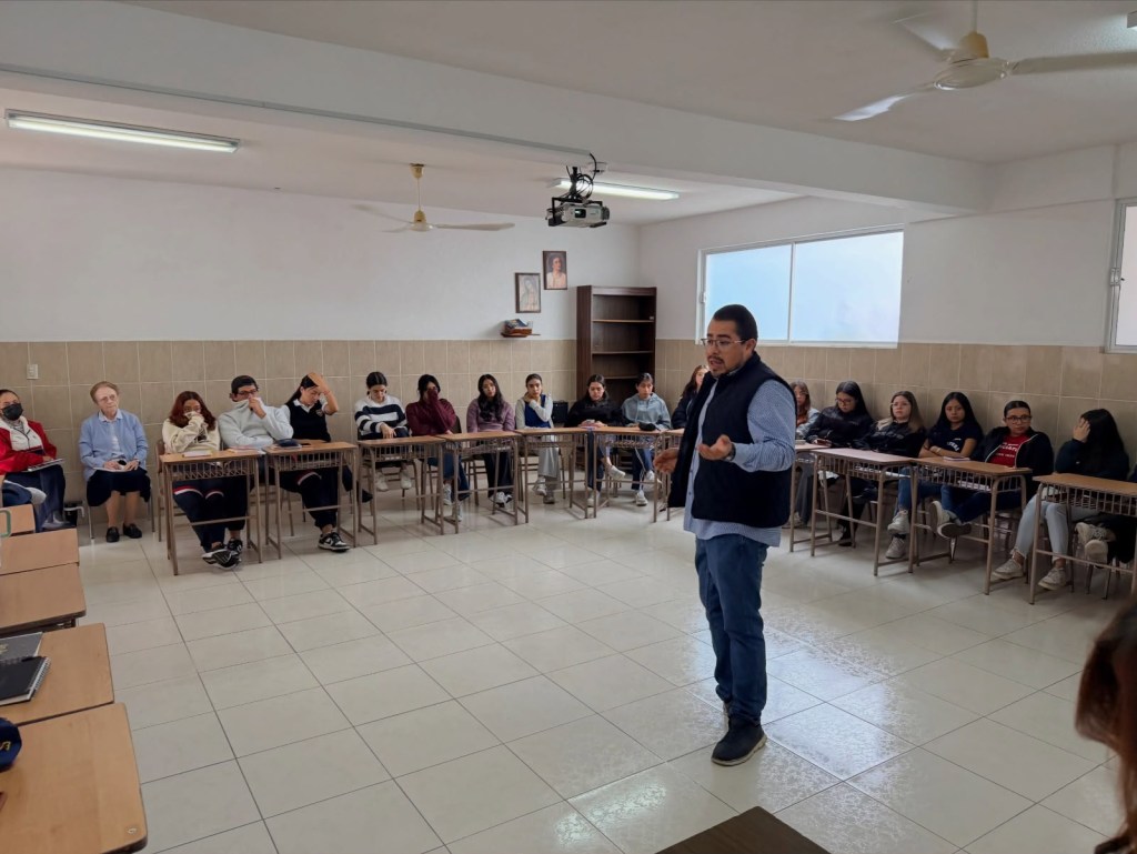 Lleva el Gobierno Municipal pláticas de sensibilización sobre TDAH y autismo al Colegio Minerva en el marco del Mes Amarillo