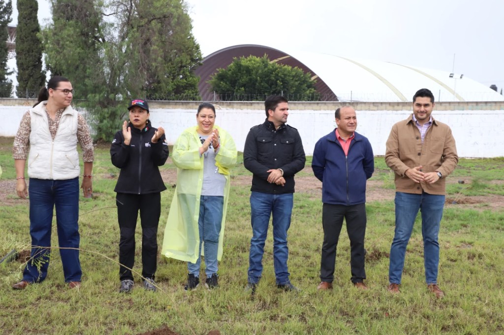 Gobierno Municipal suma 100 árboles a las áreas verdes de San Luis Capital