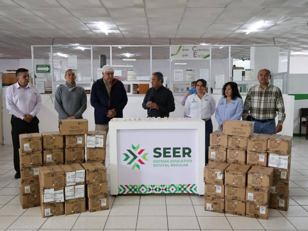 COMUNIDAD EDUCATIVA ENTREGA MÁS DE 2.1 MDP A BOMBEROS Y ARRANCA NUEVA COLECTA