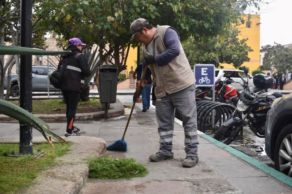 Gobierno Municipal realiza limpieza y mantenimiento integral aPlaza de&nbsp;Aranzazú