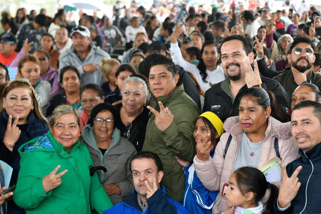 EL GOBERNADOR RICARDO GALLARDO LLEVA ENCHÚLAME LA COLONIA AL BARRIO LOS VERGELES