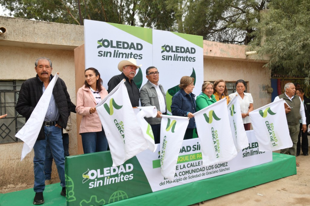 ALCALDE JUAN MANUEL NAVARRO BRINDA RESPUESTA INMEDIATA A PETICIONES DE FAMILIAS EN LOS GÓMEZ
