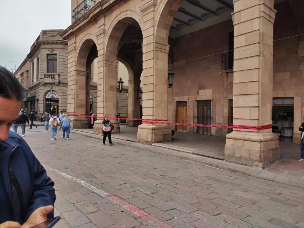 Gobierno de la Capital realiza trabajos preventivos en la parte exterior del Palacio Municipal