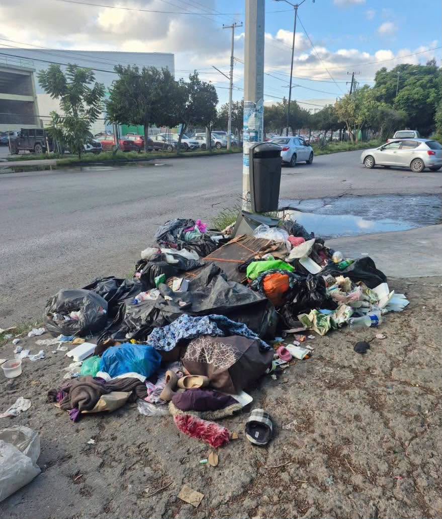 Gobierno de la Capital atiende de inmediato reportes ciudadanos y limpia avenida Mariano Jiménez