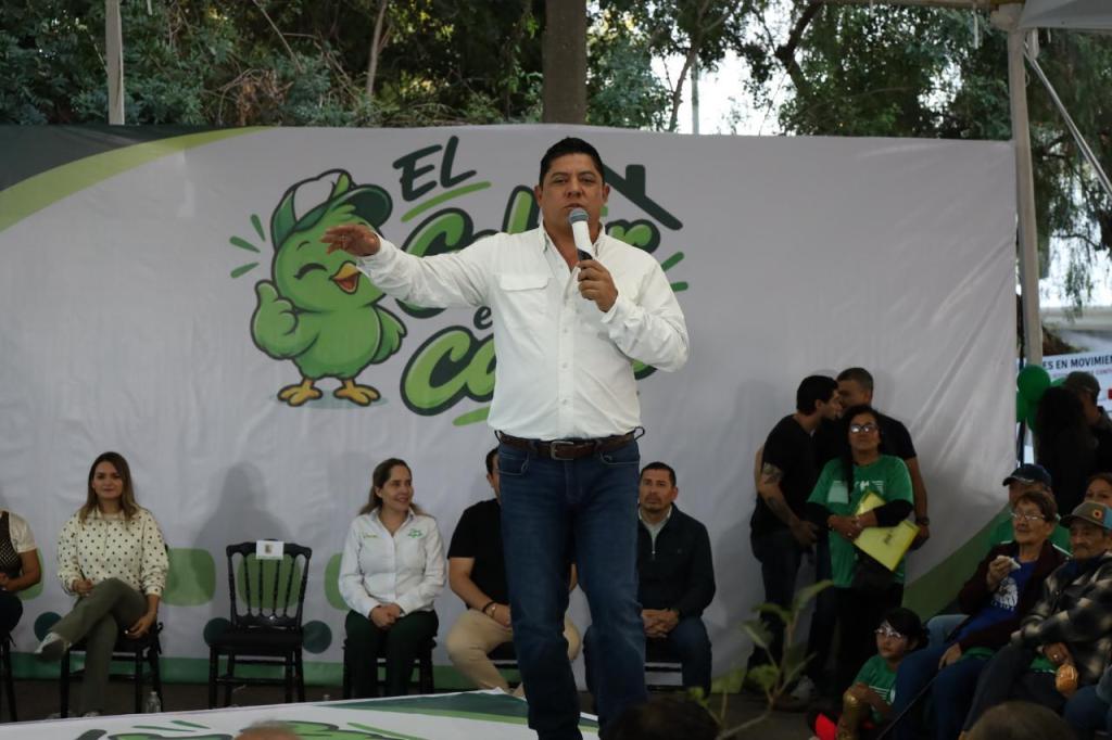 CON EL PROGRAMA “EL GOBER EN TU CASA“ LLEGAN LAS LICENCIAS GRATUITAS DIRECTO A LAS COLONIAS