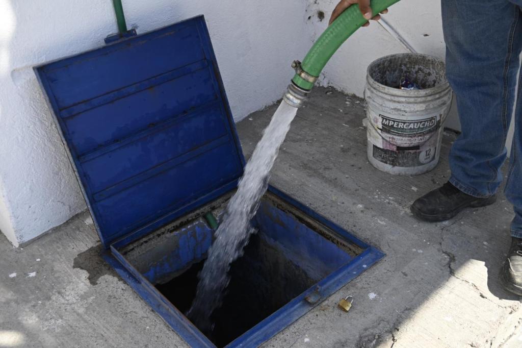 AYUNTAMIENTO DE SOLEDAD PROMUEVE EDUCACIÓN DE CALIDAD CON ENTREGA DE AGUA GRATUITA MEDIANTE PIPAS