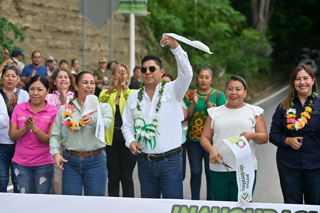 EL GOBERNADOR RICARDO GALLARDO ENTREGA NUEVA CARRETERA Y ARRANCA OBRA DE ACCESO EN AXTLA DE TERRAZAS