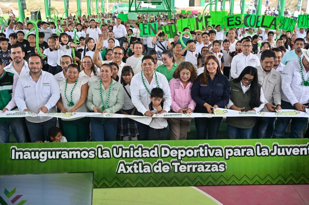 EL GOBERNADOR RICARDO GALLARDO ENTREGA MODERNA UNIDAD DEPORTIVA A FAMILIAS DE AXTLA DE TERRAZAS