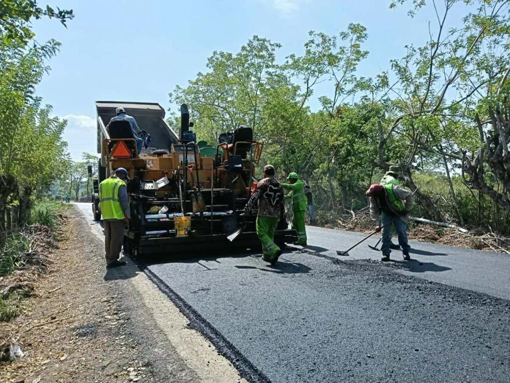 GOBIERNO DEL ESTADO CONCLUIRÁ ESTE MES EL CAMINO TRES PALMAS–EL HUAYAL