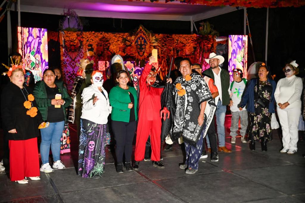 MUNICIPIO DE SOLEDAD PREMIA ALTARES DE MUERTOS Y VIVE SEGUNDO DÍA DE XANTOLO EN LA PLAZA PRINCIPAL