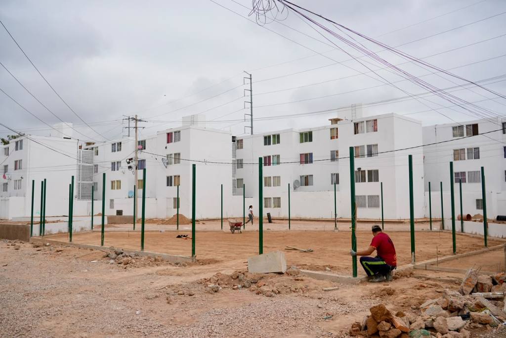 AVANZA RENOVACIÓN DE PLAZA CÓNDOR; TRABAJOS CONTINÚAN EN DISTINTOS&nbsp;FRENTES