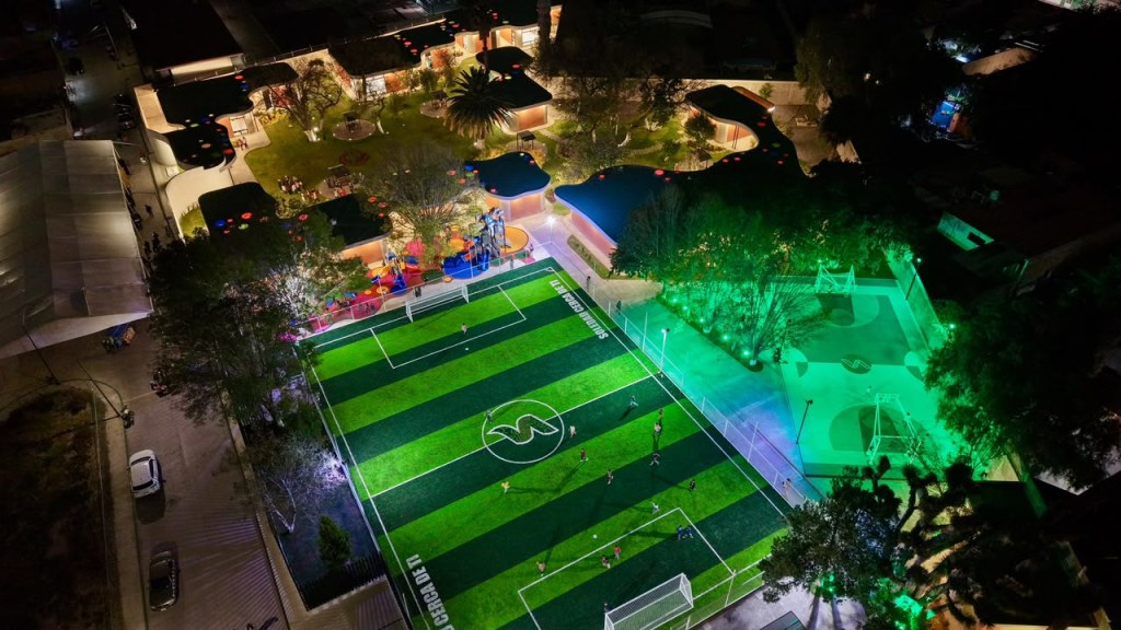 EL GOBERNADOR RICARDO GALLARDO INAUGURA MODERNO CENTRO DEPORTIVO Y DE CAPACITACIÓN EN SOLEDAD