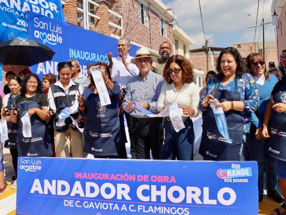 Enrique Galindo entrega nuevas calles en Las Julias