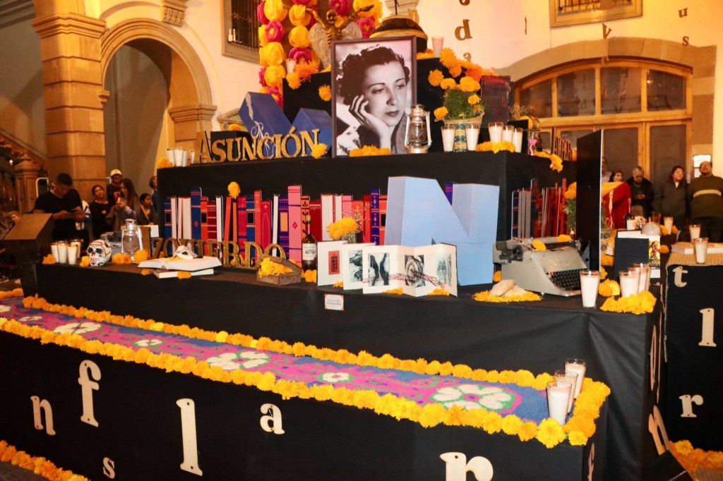 Ayuntamiento de San Luis Capital rinde homenaje a cuatro escritoras con monumental Altar de&nbsp;Muertos