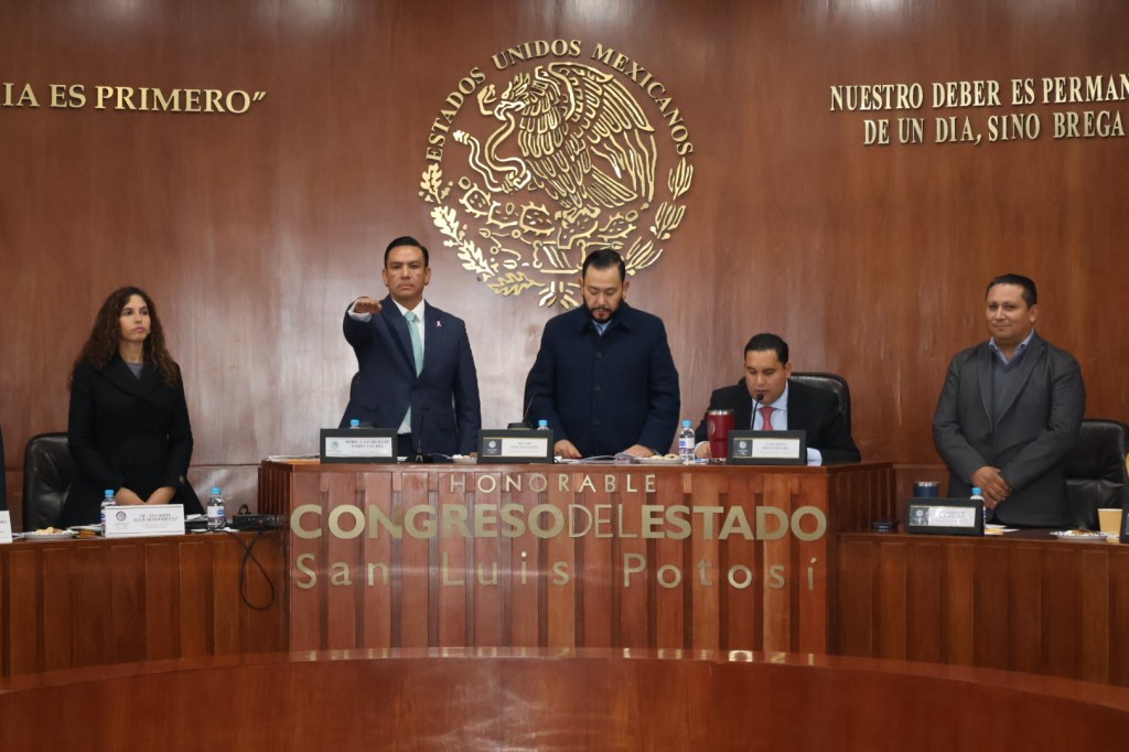 SECRETARIO J. GUADALUPE TORRES DESTACA QUE SLP SE POSICIONO EN UNA DE LAS MEJORES 10 ECONOMÍAS MÁS SÓLIDAS DEL PAÍS DURANTE COMPARECENCIA DEL CONGRESO DEL ESTADO.