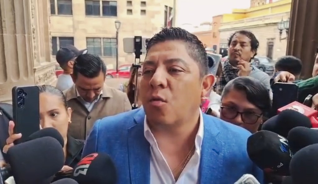 GALLARDO SEÑALA QUE GALINDO QUIERE HACER OBRAS QUE SON DEL GOBIERNO «MEJOR SE PONGAN A BACHEAR PORQUE LA CIUDAD ESTA DESECHA».