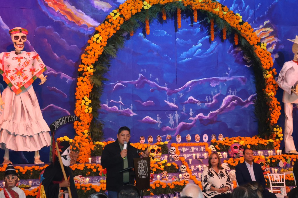 RICARDO GALLARDO INAUGURA ALTAL DE MUERTOS EN PALACIO DE GOBIERNO ANUNCIA LA APERTURA DE LA CASA DEL&nbsp;TERROR.
